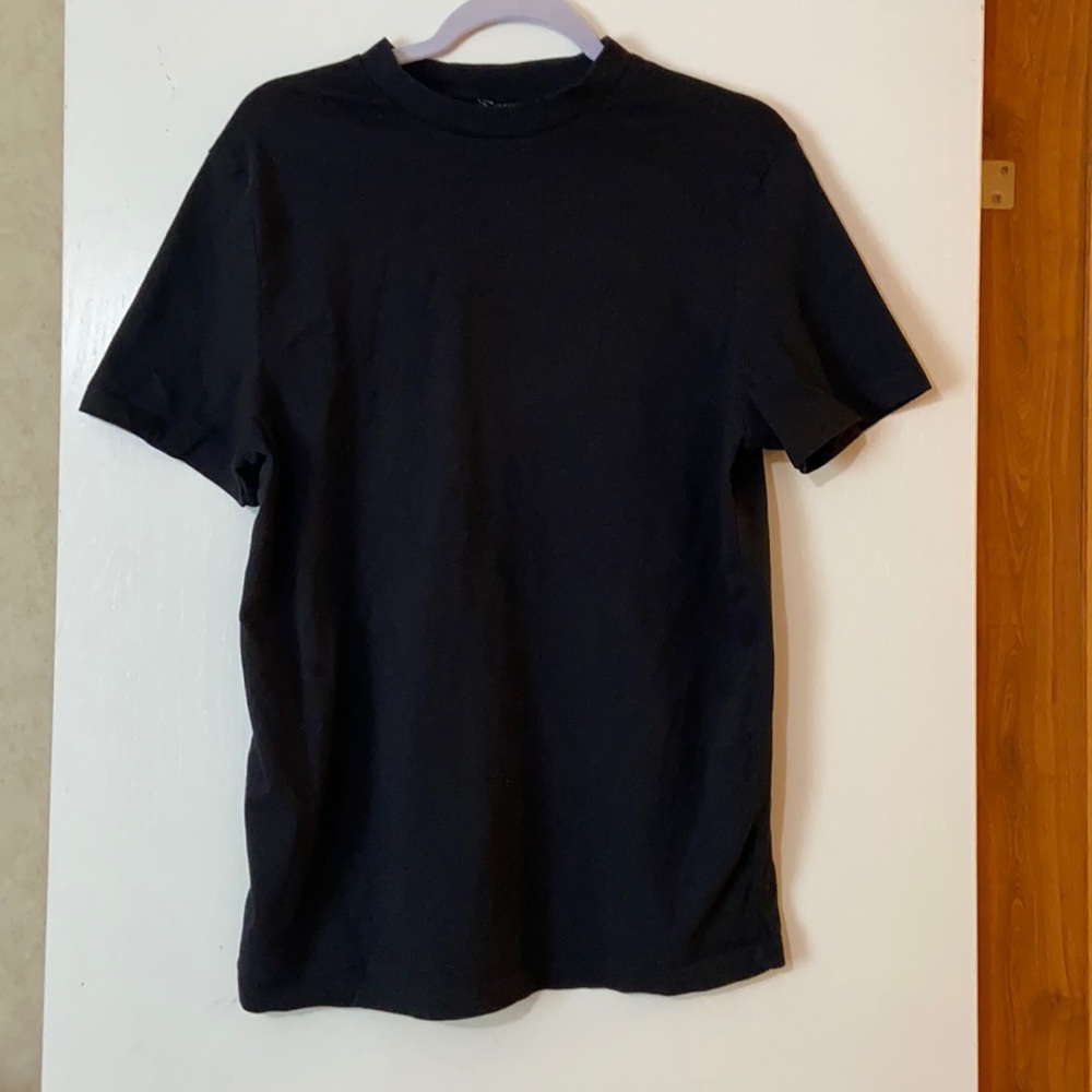 Men’s black short sleeve shirt